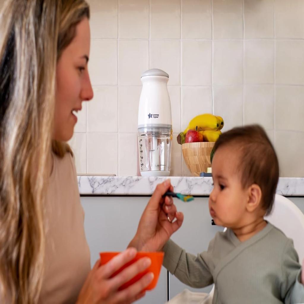 Tommee Tippee Quick-Chop, 500ml Capacity, Mini Electric Baby Food Blender and Chopper for all Stages of Weaning, Durable Glass Bowl and Stainless Steel Blades, 200W Motor