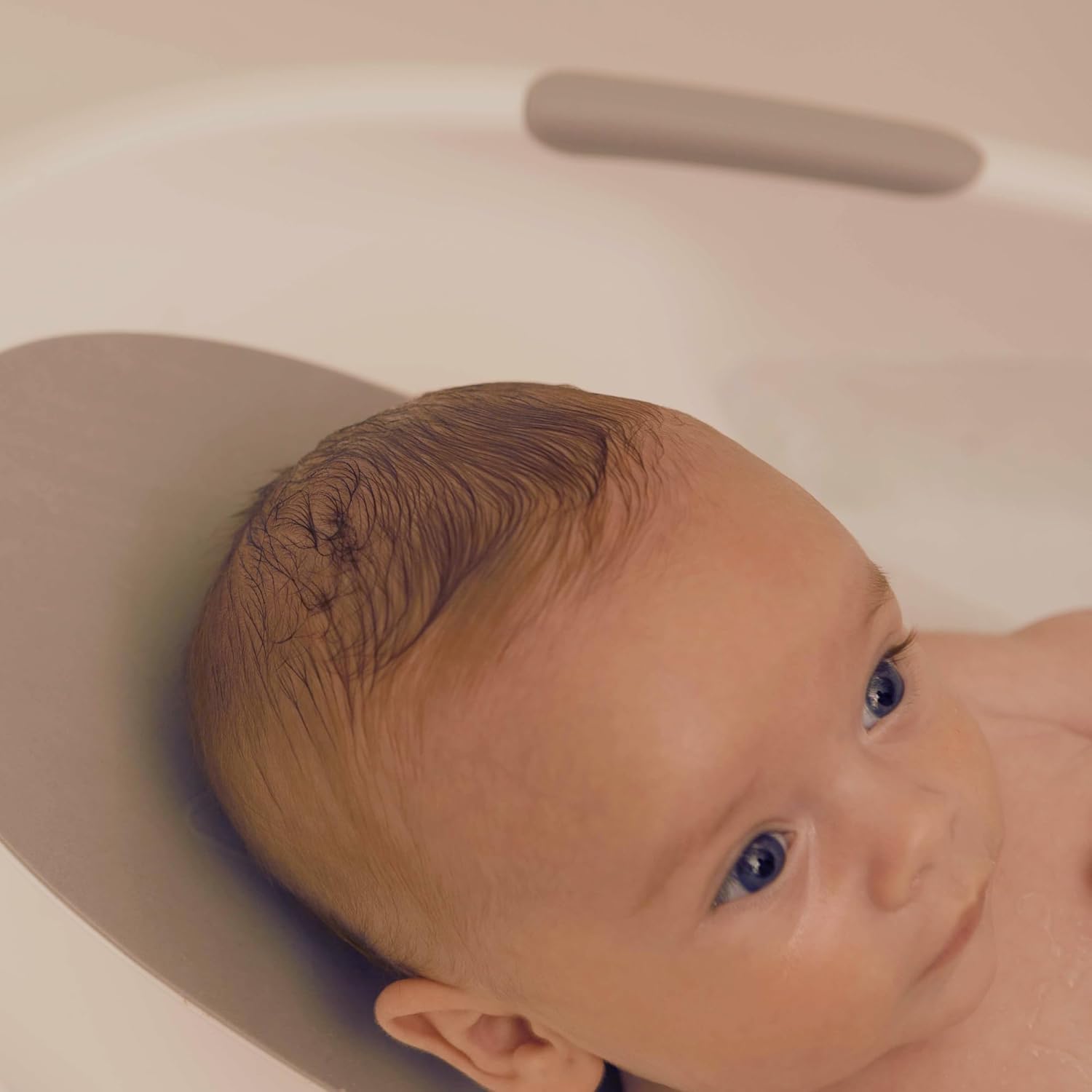 Nuby Newborn Baby Bath with Built in Anti-Slip Support and Soft Headrest, White Bathtub, Suitable from Newborn, White, 1 Count (Pack of 1)