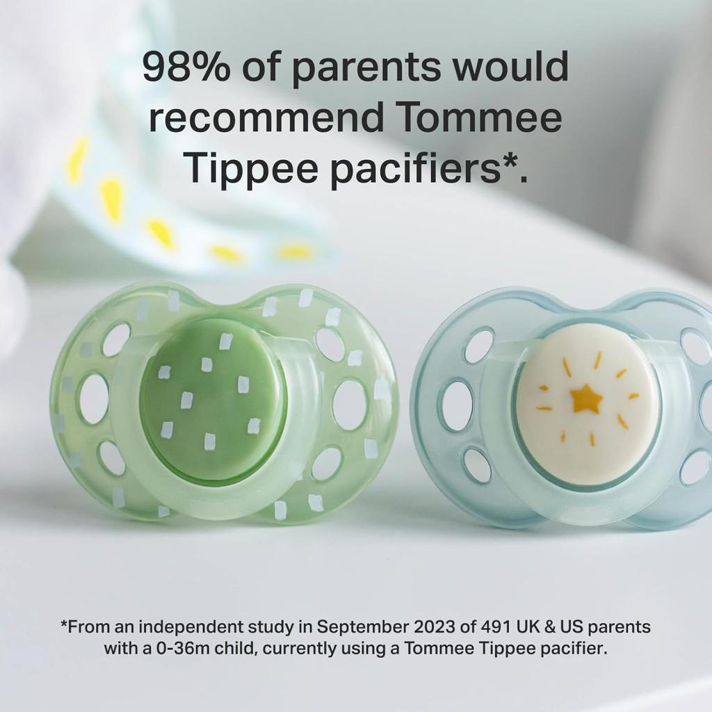 Tommee Tippee Nighttime Dummies, 18-36 months, 6 pack of glow in the dark Dummiess with symmetrical silicone baglet
