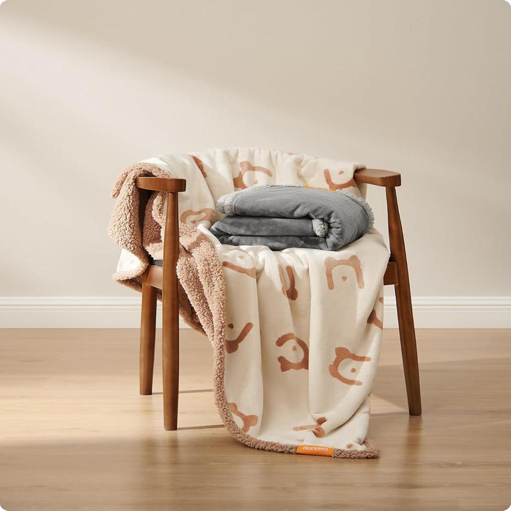 Feandrea Waterproof Dog Blanket, Sherpa Fleece Pet Blanket for Small and Medium Dogs, Cats, 127 x 101 cm, L, Machine Washable, Reversible Dog Couch Cover Protector, Beige PPB050K01