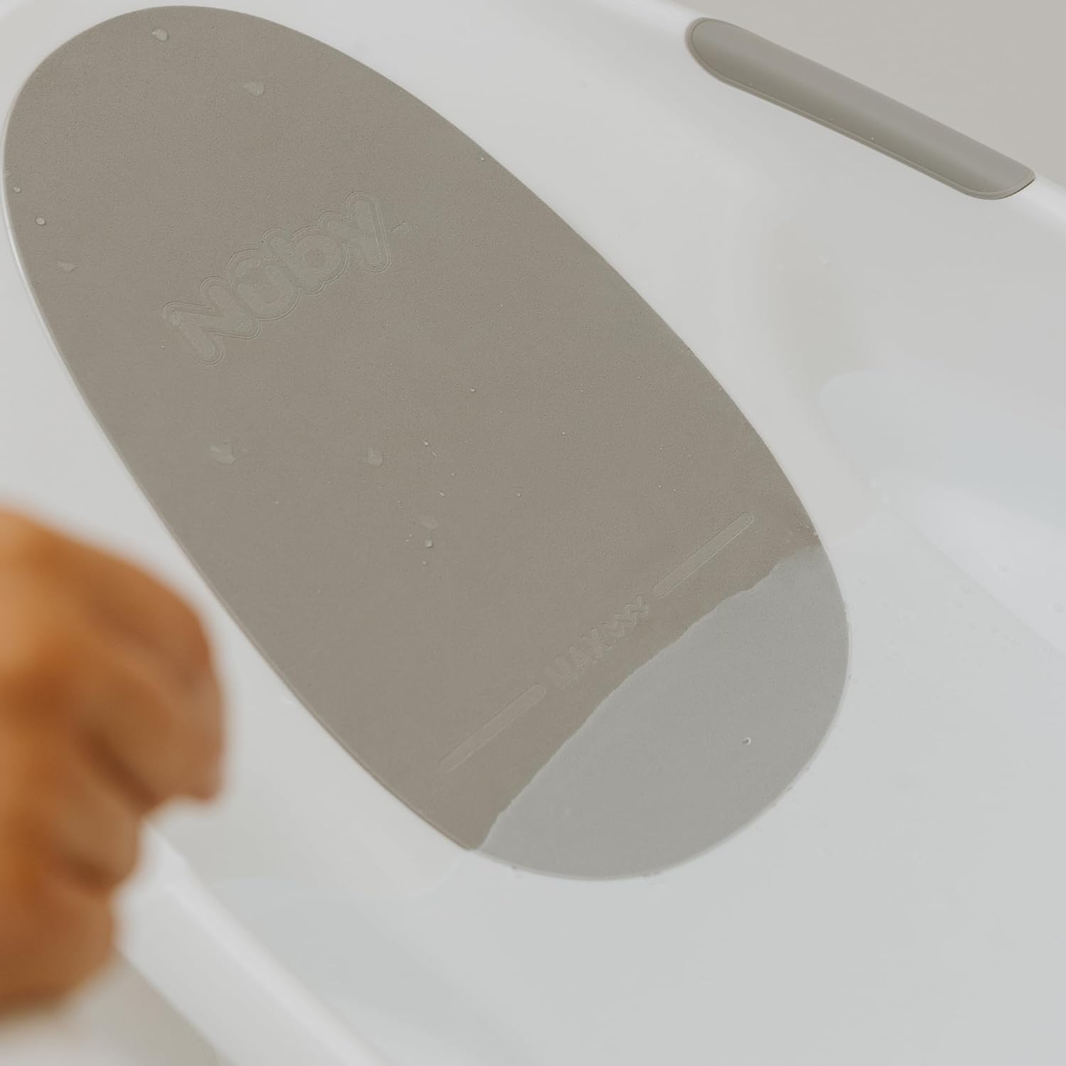 Nuby Newborn Baby Bath with Built in Anti-Slip Support and Soft Headrest, White Bathtub, Suitable from Newborn, White, 1 Count (Pack of 1)